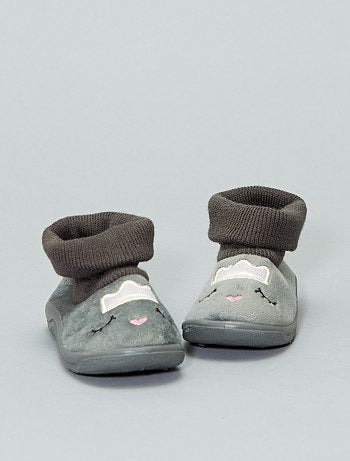 Pantufas tipo meias bordadas - Kiabi