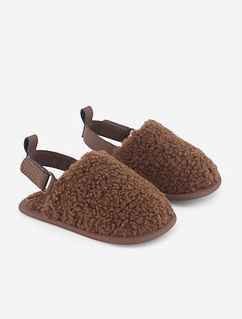 Pantufas tipo mule com tiras de suporte