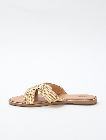 Par de chinelos de enfiar com tiras de palha