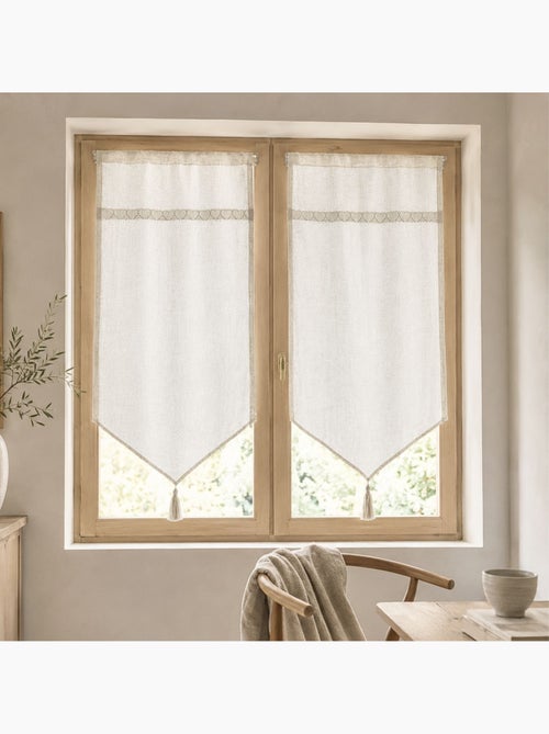 Par de cortinas transparentes com acabamento em macramé com motivos de corações - Kiabi Par de cortinas transparentes com acabamento em macramé com motivos de corações - Kiabi