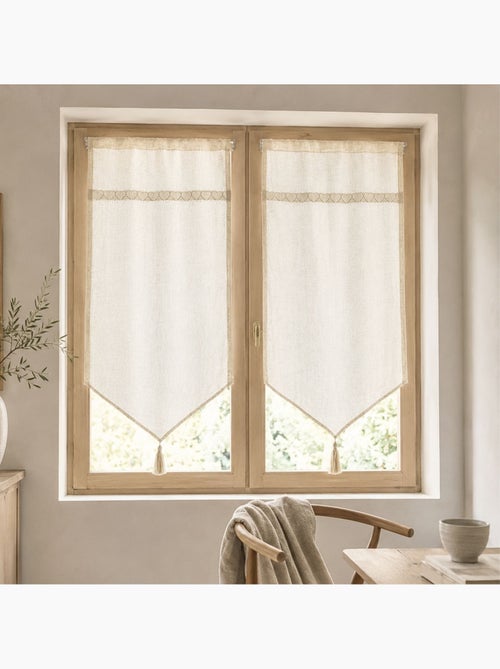 Par de cortinas transparentes com acabamento em macramé com motivos de corações - Kiabi Par de cortinas transparentes com acabamento em macramé com motivos de corações - Kiabi