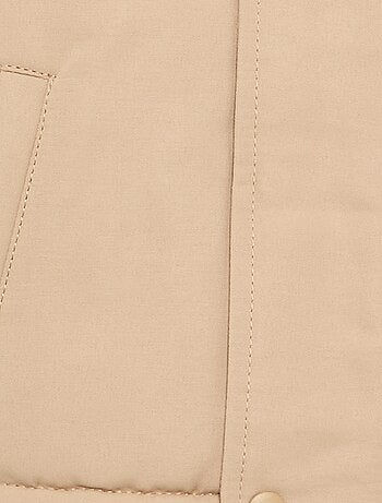 Parka com capuz e interior de pelo sintético