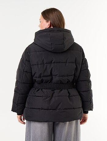 Parka com capuz forrada em pelo sintético