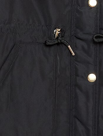 Parka com capuz forrado em pelo sintético