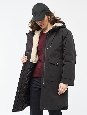 Parka comprida com capuz e forro efeito ovelha