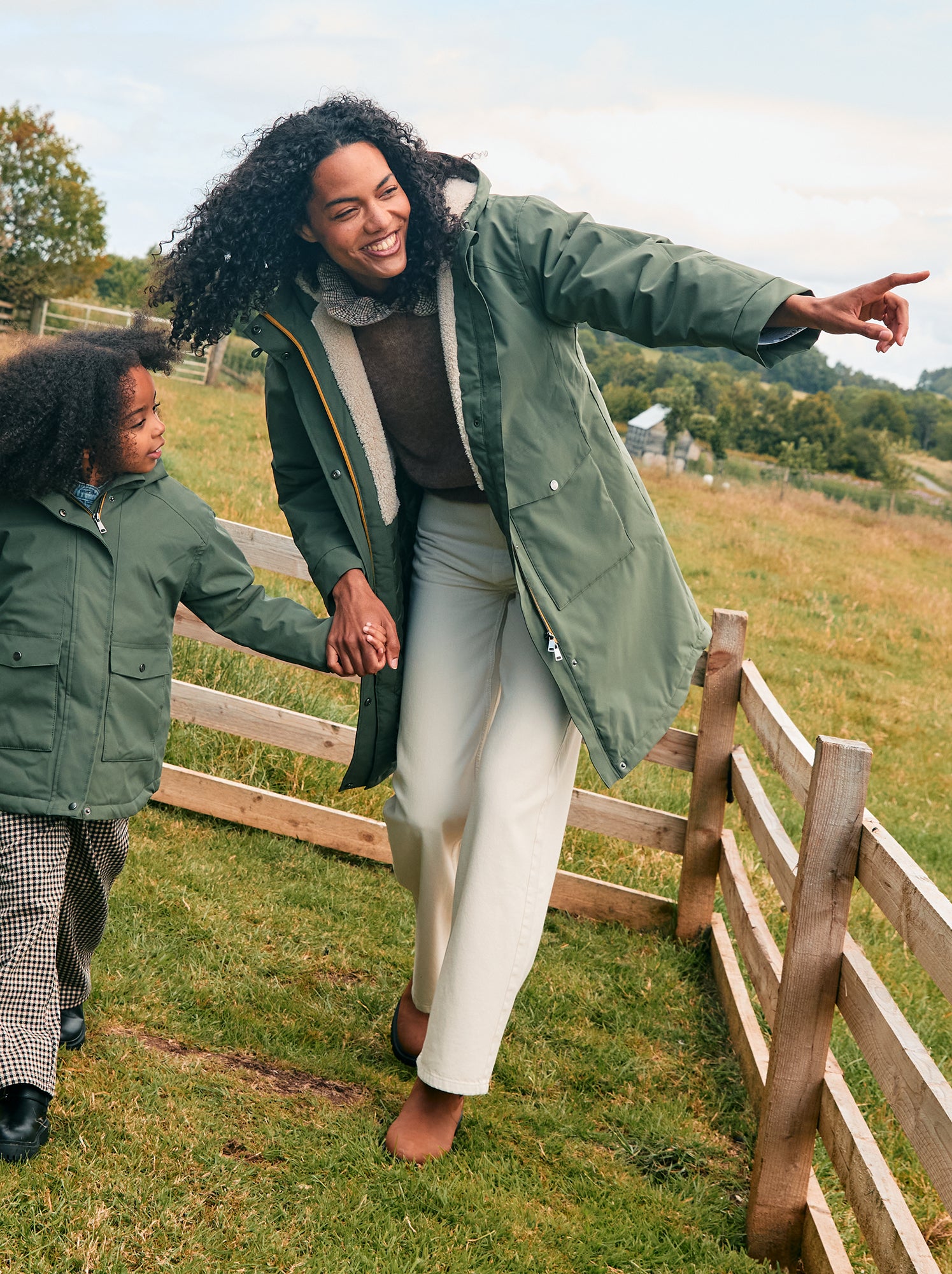 Parka comprida com capuz e forro efeito shearling - Verde - Mulher