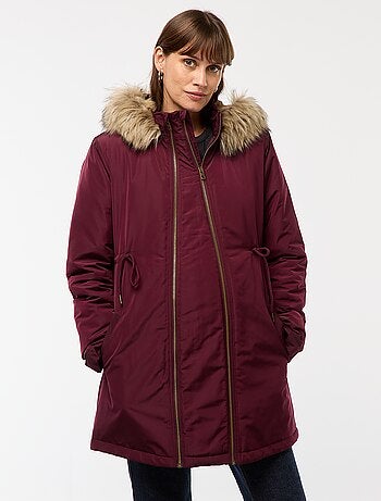 Parka de maternidade com detalhe de transporte de bebê