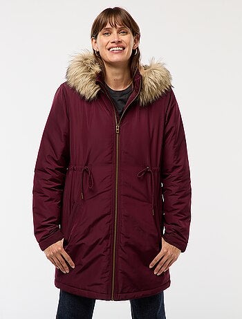 Parka de maternidade com detalhe de transporte de bebê