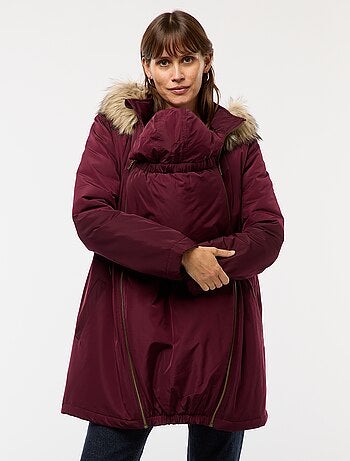 Parka de maternidade com detalhe de transporte de bebê