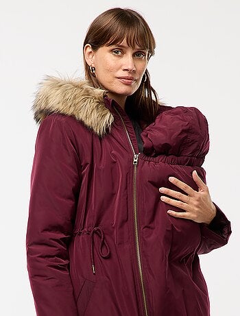 Parka de maternidade com detalhe de transporte de bebê