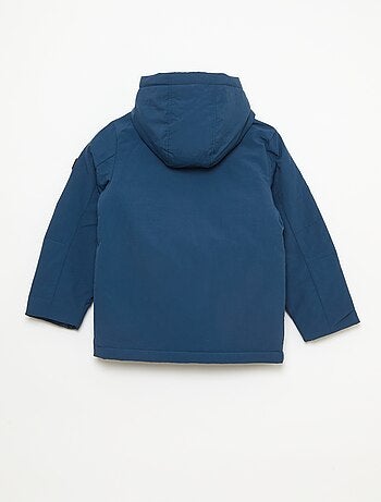 Parka leve com capuz e 2 bolsos de fole com aba