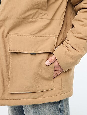 Parka leve com capuz repelente à água