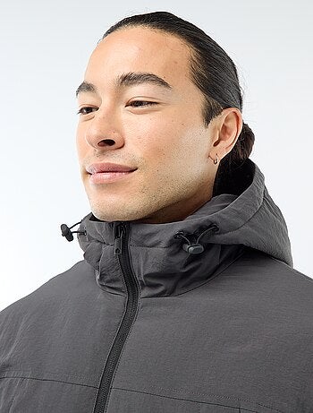 Parka leve com capuz repelente à água