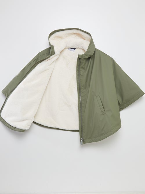 Parka poncho em \"pelo\" sintético - coleção fácil de vestir - Kiabi Parka poncho em \"pelo\" sintético - coleção fácil de vestir - Kiabi
