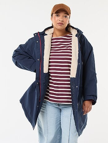 Parka repelente à água com capuz efeito pele de carneiro