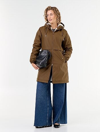 Parka reta forrada em pelo sintético