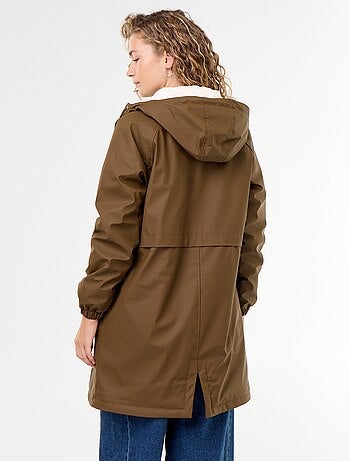 Parka reta forrada em pelo sintético