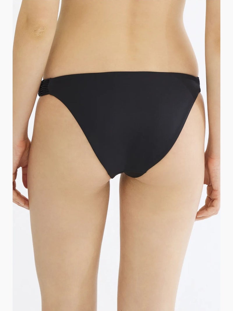 Parte de baixo de biquíni básica com detalhes em macramé nas bordas penti Preto - Kiabi
