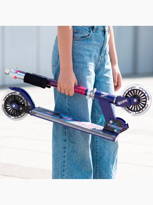 Patinete dobrável kpop demon hunters com luzes, capacidade máxima de 50 kg - Kiabi Patinete dobrável kpop demon hunters com luzes, capacidade máxima de 50 kg - Kiabi