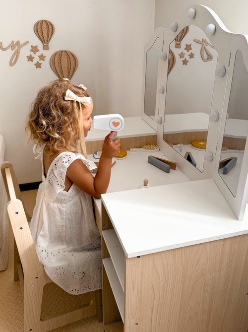 Penteadeira infantil de madeira com cadeira, acessórios e luzes led - Kiabi