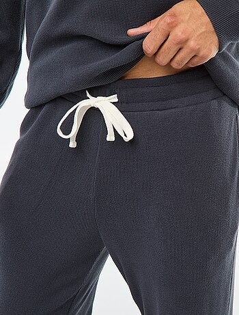 Pijama comprido de material gofrado e suave - 2 peças