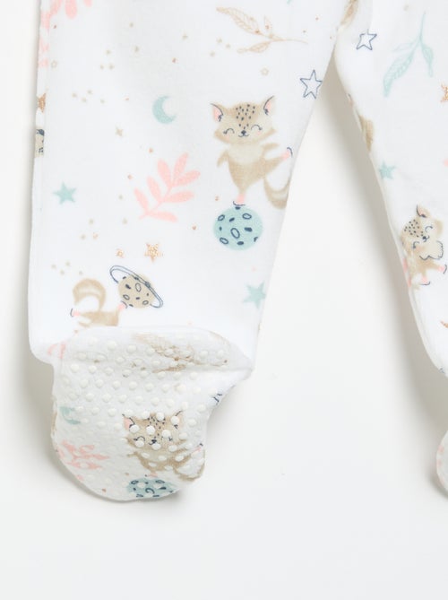 Pijama de 2 peças 'Petit Béguin' - T-shirt de manga comprida + calças com pés - Kiabi Pijama de 2 peças 'Petit Béguin' - T-shirt de manga comprida + calças com pés - Kiabi
