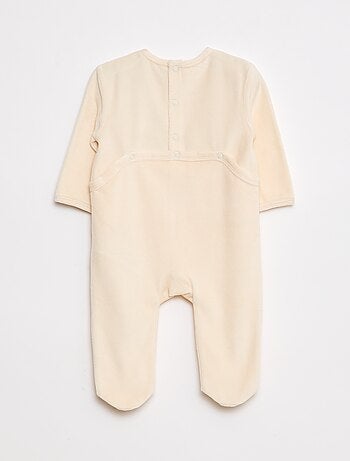 Pijama de veludo com pés e desenho na frente