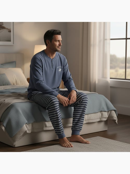 Pijama homem forrado polar com escudo bordado ozabi - Kiabi Pijama homem forrado polar com escudo bordado ozabi - Kiabi