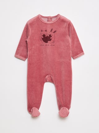 Pijama polar com pés e desenho à frente