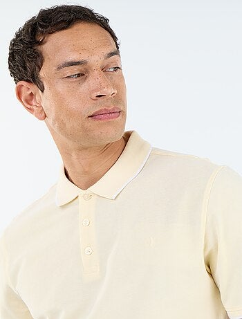 Polo com bordado no peito