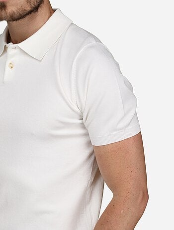 Polo com botão - Frilivin