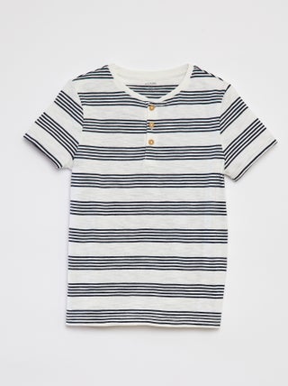 Polo com gola tunisina