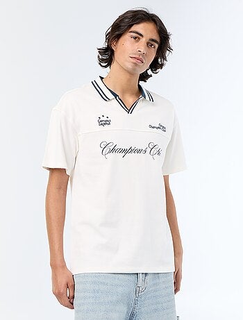 Polo com inscrições bordadas de manga curta