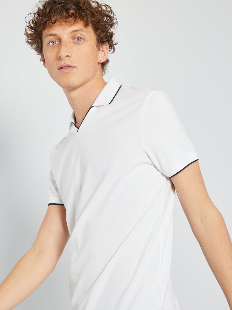 Polo de manga curta e gola em bico cruzada Branco - Kiabi