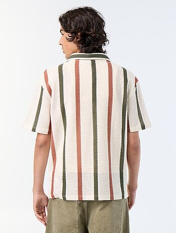 Polo de manga curta em malha perfurada