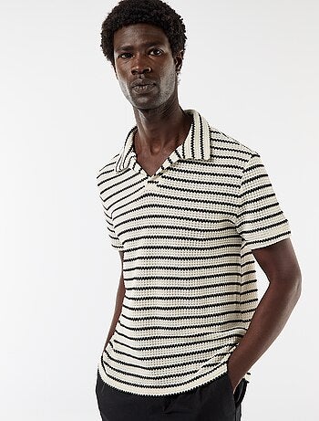 Polo de manga curta em material fantasia