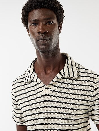 Polo de manga curta em material fantasia