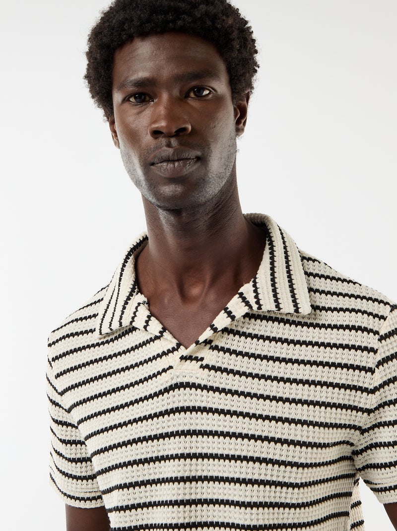Polo de manga curta em material fantasia Preto - Kiabi