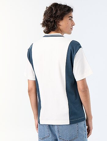 Polo de mangas curtas com bordados