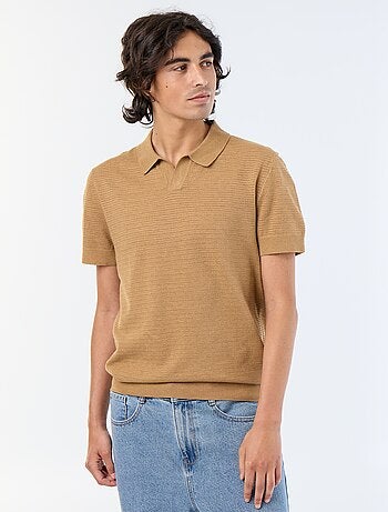 Polo de mangas curtas em malha vazada