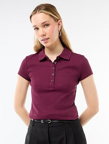 Polo em malha canelada com mangas curtas