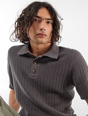 Polo em malha com efeito tricot