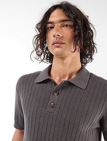 Polo em malha com efeito tricot