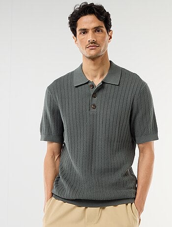 Polo em malha com efeito tricot