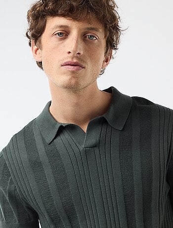 Polo em malha com efeito tricot