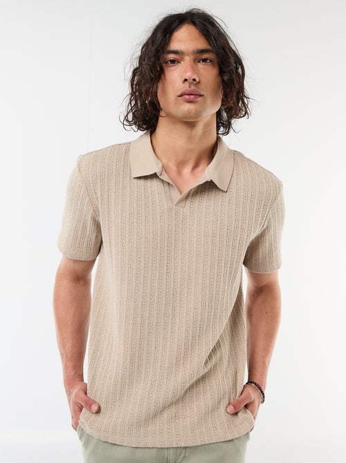 Polo em material fantasia com detalhes vazados - Kiabi