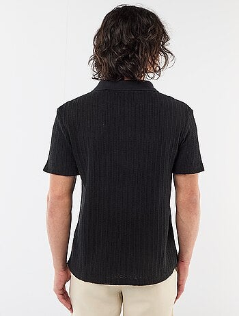 Polo em material fantasia com detalhes vazados