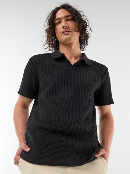 Polo em material fantasia com detalhes vazados - Kiabi