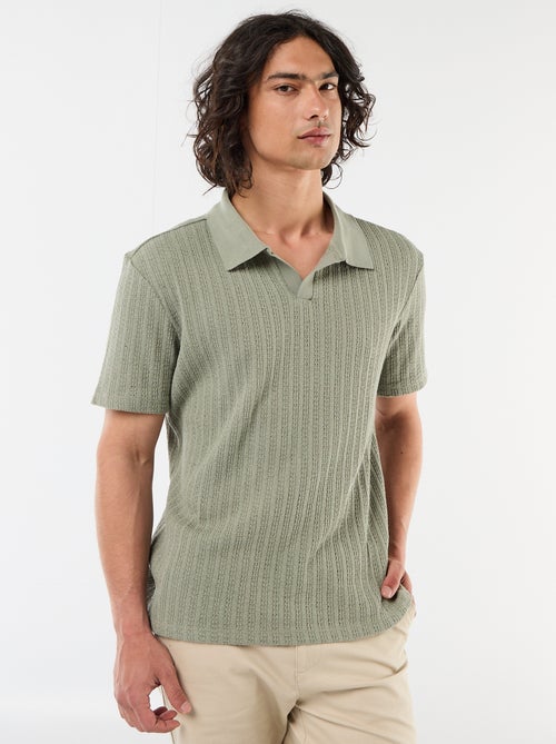 Polo em material fantasia com detalhes vazados - Kiabi