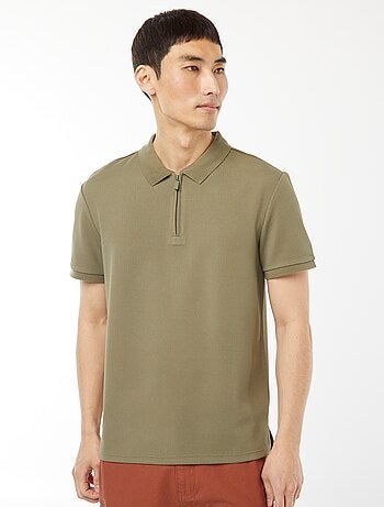 Polo em ninho de abelha e gola com fecho